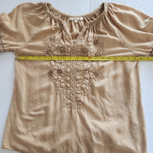 Solitaire Embroidered Tan Women's Top Size Medium - Picture 7 of 9